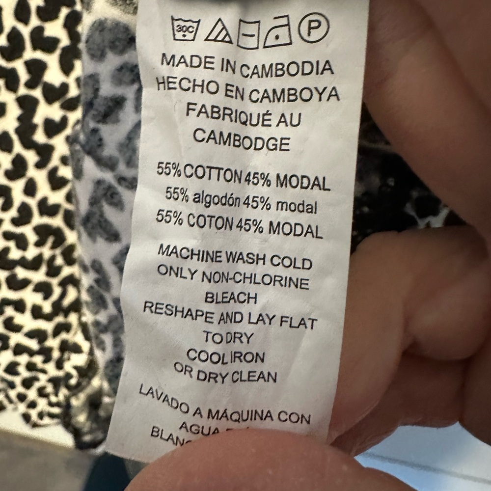 Michael Kors Black and White Blouse EUC size 3x - Picture 6 of 6